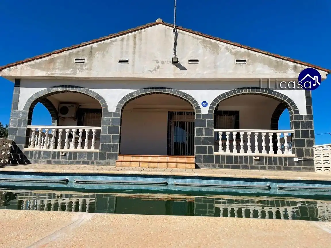 Vista exterior de Casa o chalet en venta en La Pobla de Vallbona con Calefacción, Jardín privado y Terraza