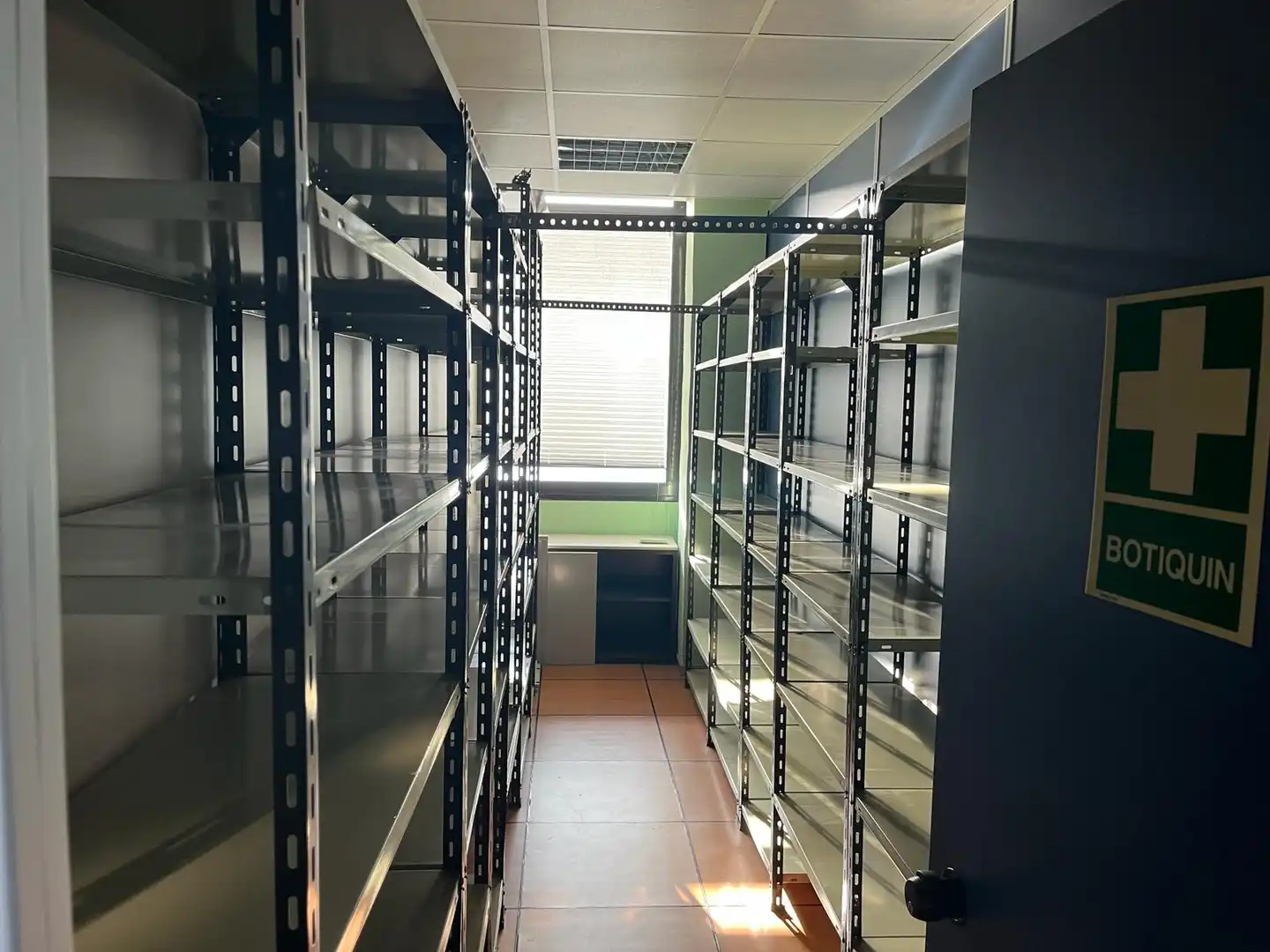 Büro zur Miete in N/A, Azken Portu - Behobia
