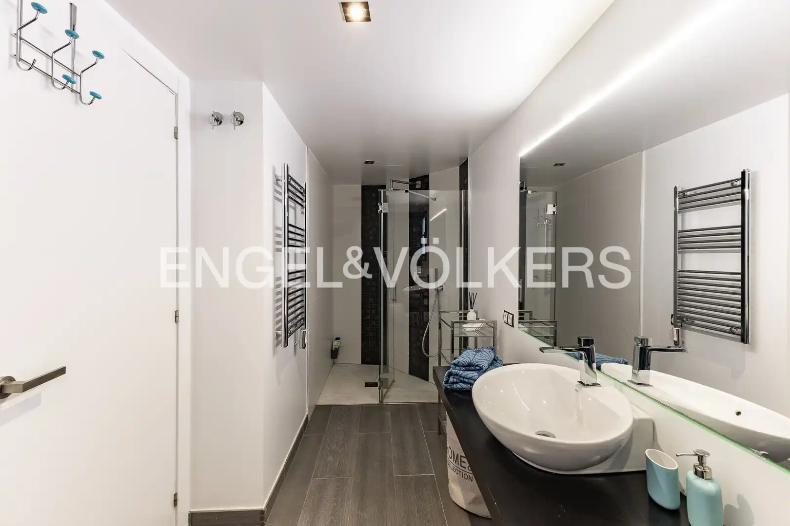 Bathroom of Houses for rent in Cabrils  with Air Conditioner, Heating and Private garden