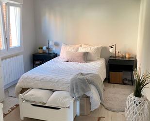 Bedroom of Flat to rent in Valle de Trápaga-Trapagaran  with Heating, Furnished and Oven