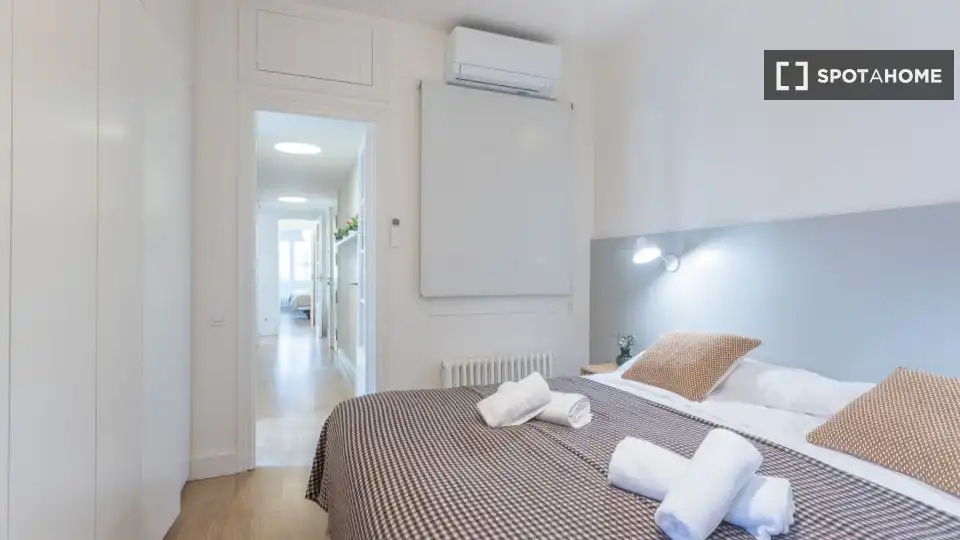 Bedroom of Flat for rent in Barcelona  with Air Conditioner, Heating and Furnished