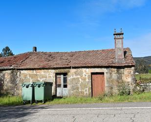 Vista exterior de Casa adosada en venda en A Cañiza   amb Jardí privat