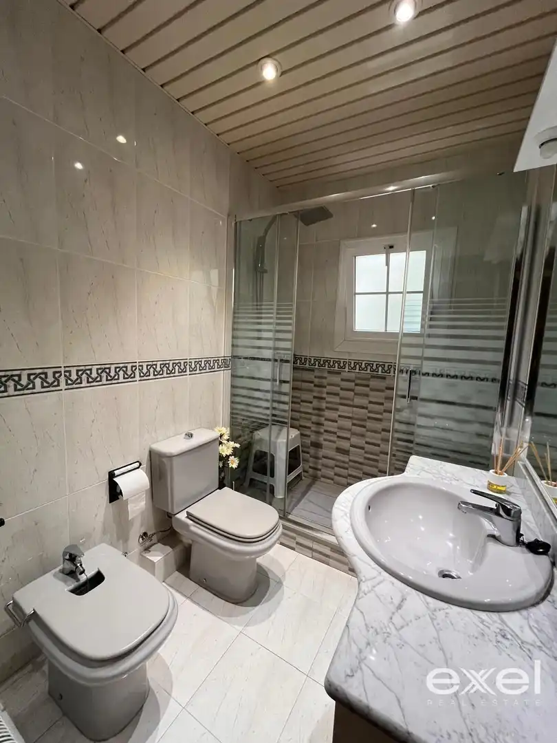Bathroom of Flat for sale in Sant Joan Despí  with Air Conditioner, Heating and Terrace