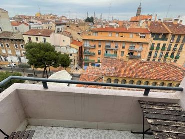 Piso con balcón en venta en Casco Histórico