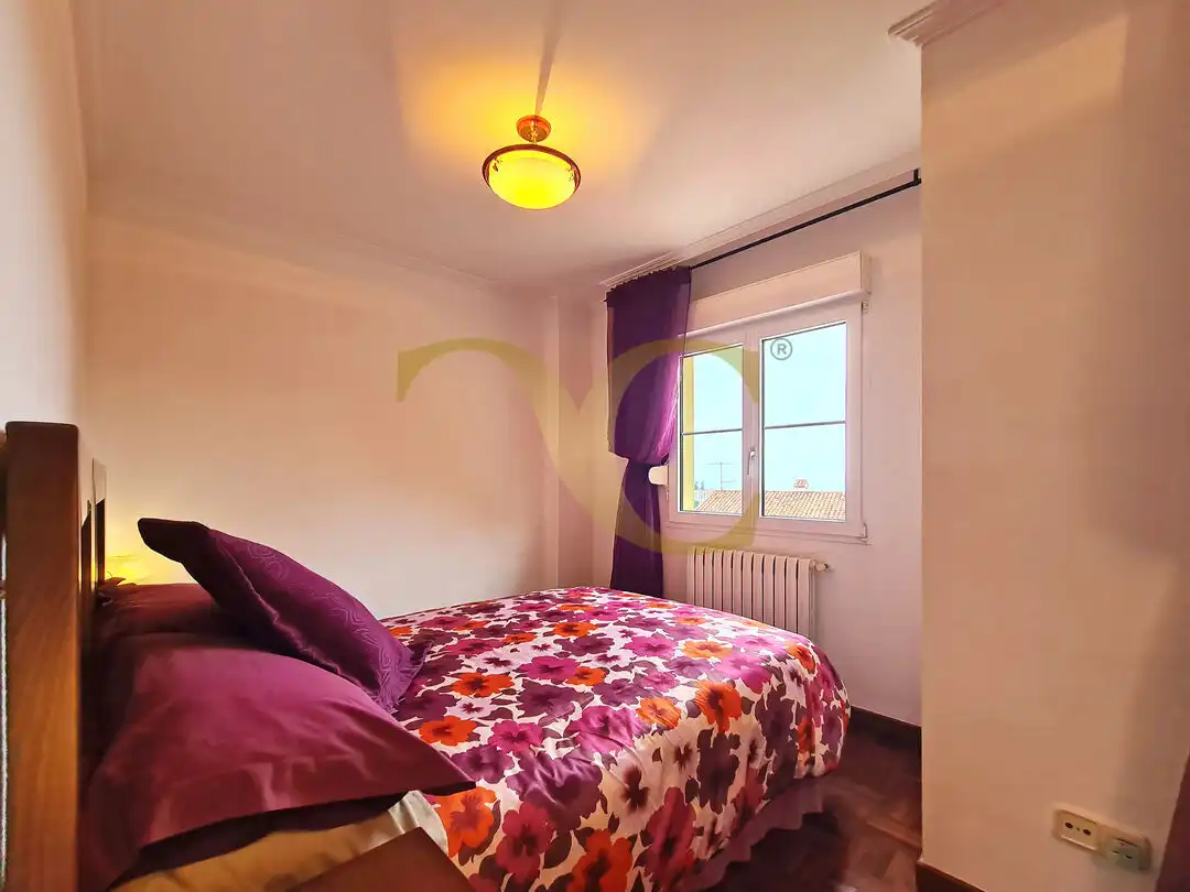 Habitación de Casa adosada en venta en Ribadesella con Calefacción, Trastero y Amueblado