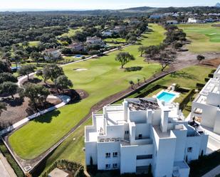 Vista exterior de Apartament en venda en Sotogrande amb Aire condicionat, Terrassa i Piscina