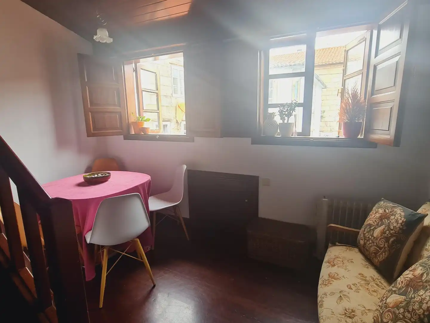 Menjador de Casa adosada en venda en Santiago de Compostela  amb Balcó