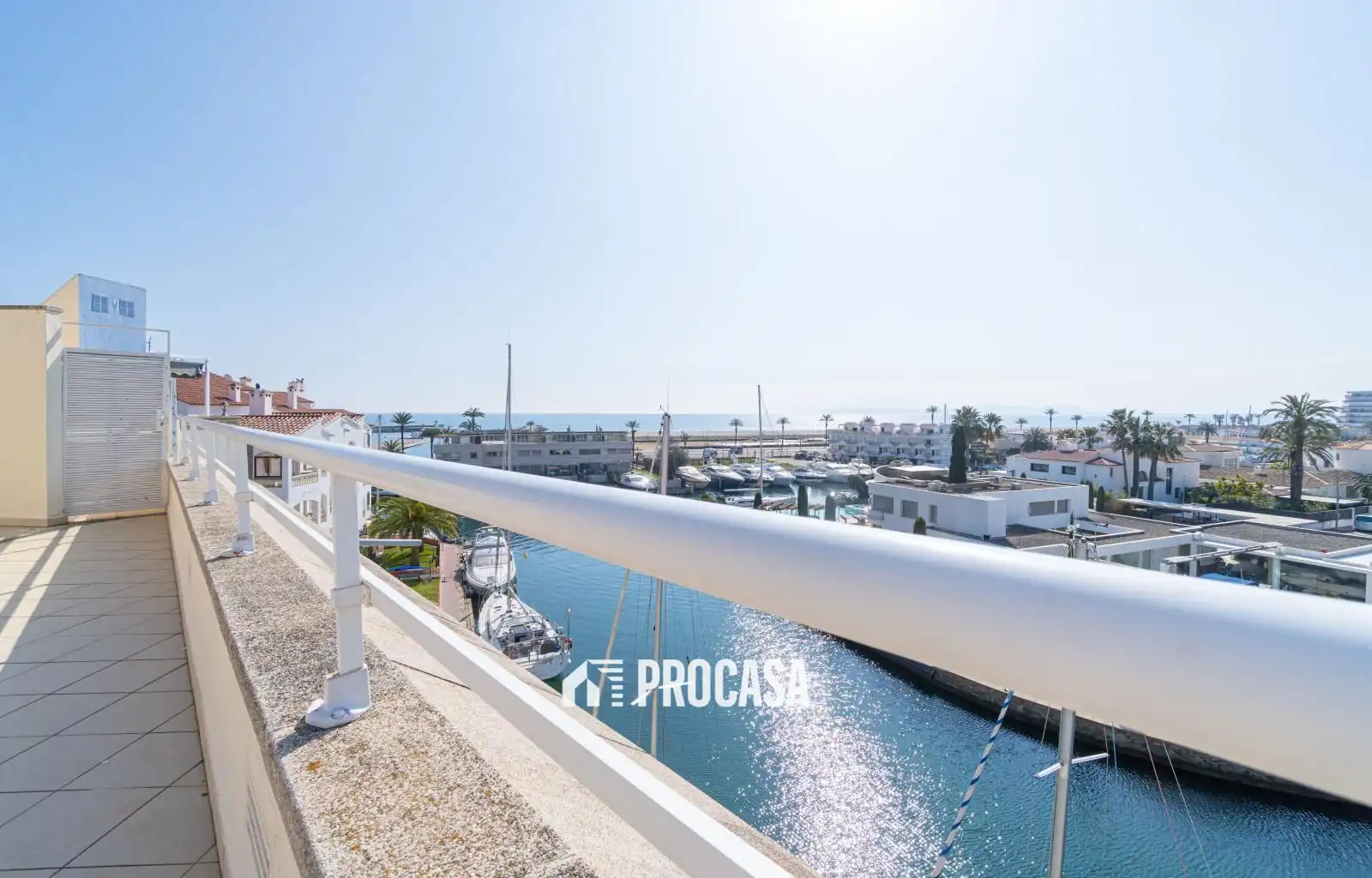 Wohnung zum Verkauf in Empuriabrava mit Klimaanlage, Heizung und Terrasse