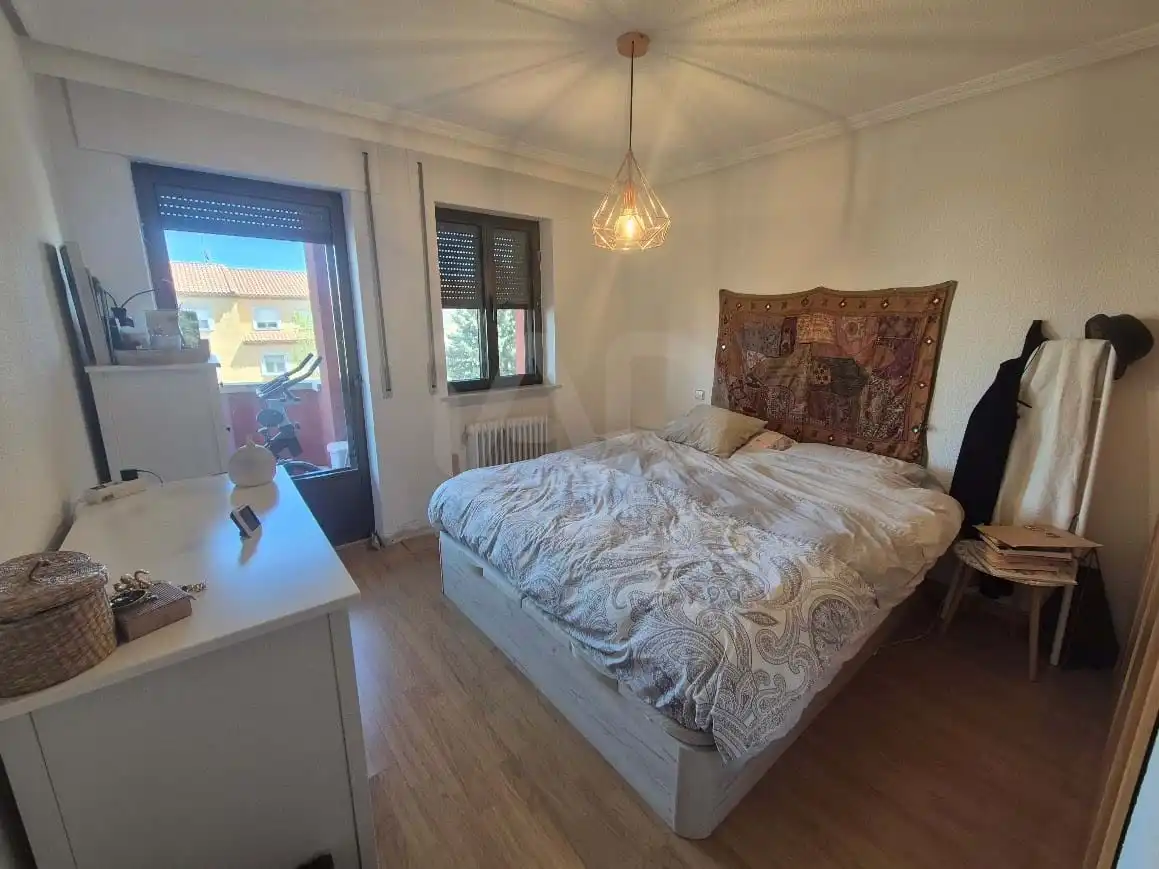 Dormitori de Casa adosada en venda en Monterrubio de Armuña amb Calefacció i Terrassa