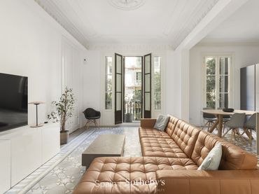 Apartment with lift for sale in Eixample