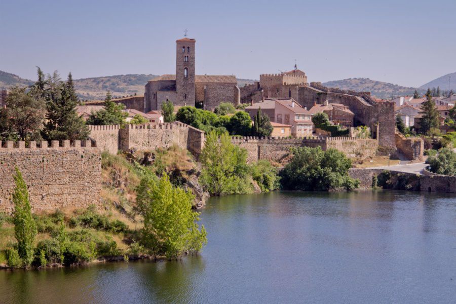 Vista exterior de Finca rústica en venda en Buitrago del Lozoya amb Aire condicionat, Terrassa i Moblat