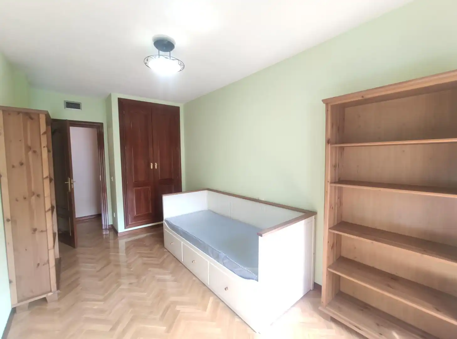 Schlafzimmer von Wohnung zur Miete in Madrid mit Klimaanlage, Heizung und Parkett