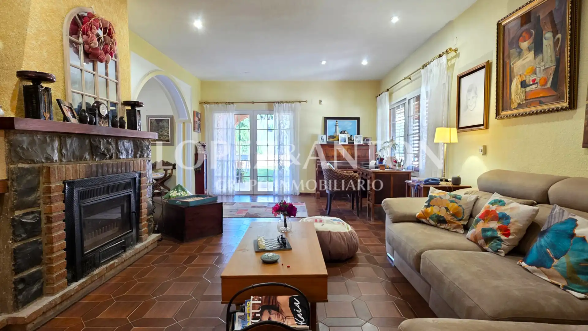 Sala d'estar de Casa o xalet en venda en La Pobla de Vallbona amb Aire condicionat, Calefacció i Jardí privat