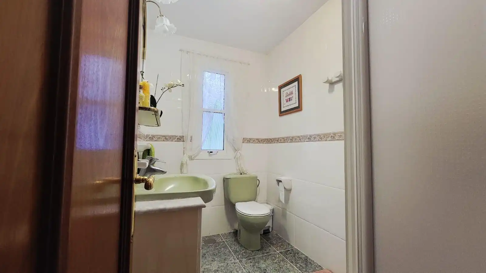 Bathroom of Flat for sale in Almería  with Terrace and Furnished