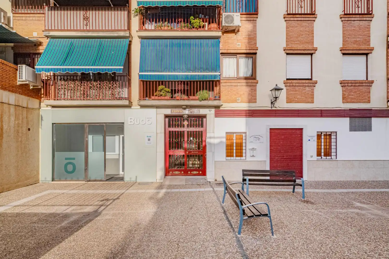 Vista exterior de Piso en venta en Granada con Aire acondicionado, Terraza y Amueblado