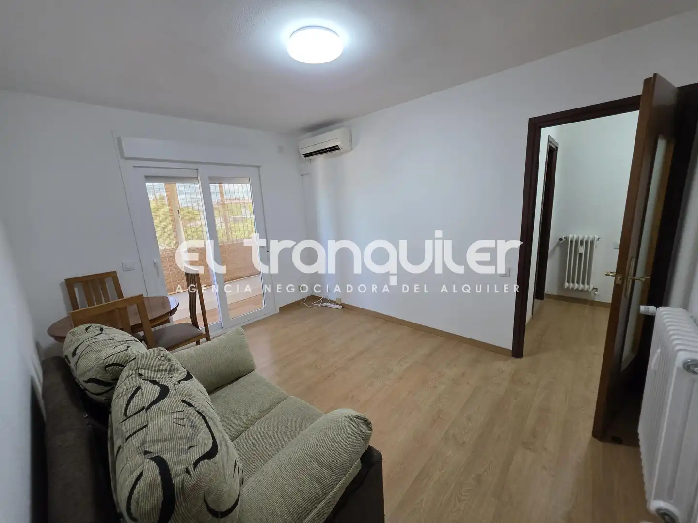 Living room of Flat for rent in Madrid  with Air Conditioner, Terrace and Furnished