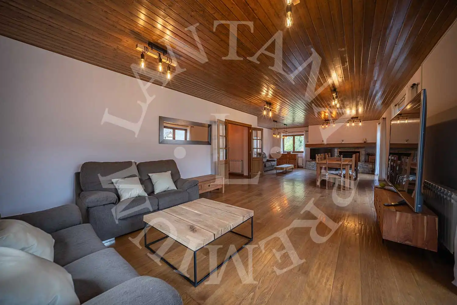 Sala de estar de Casa adosada en venta en Vielha e Mijaran con Calefacción, Jardín privado y Parquet