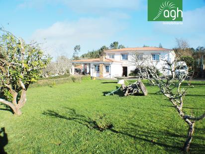 Jardí de Casa o xalet en venda en Bergondo amb Calefacció, Jardí privat i Parquet