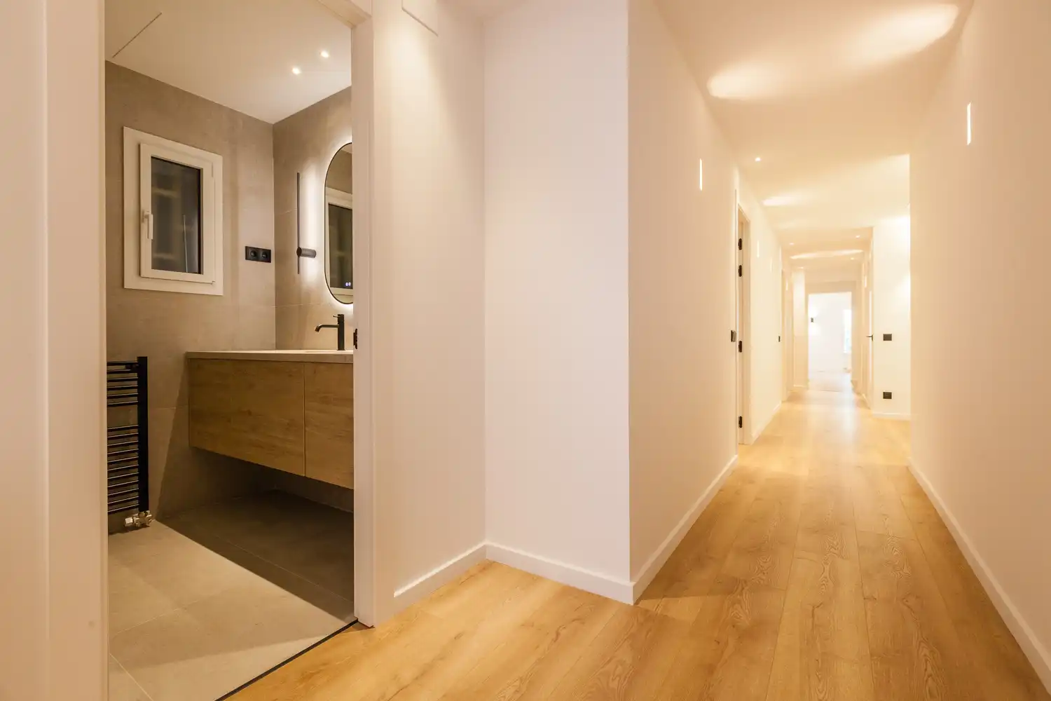 Flat for sale in Barcelona  with Air Conditioner, Heating and Oven
