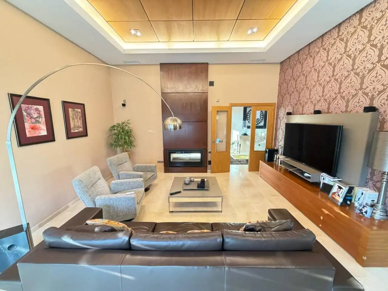 Sala d'estar de Casa o xalet en venda en Chiclana de la Frontera amb Aire condicionat, Jardí privat i Terrassa