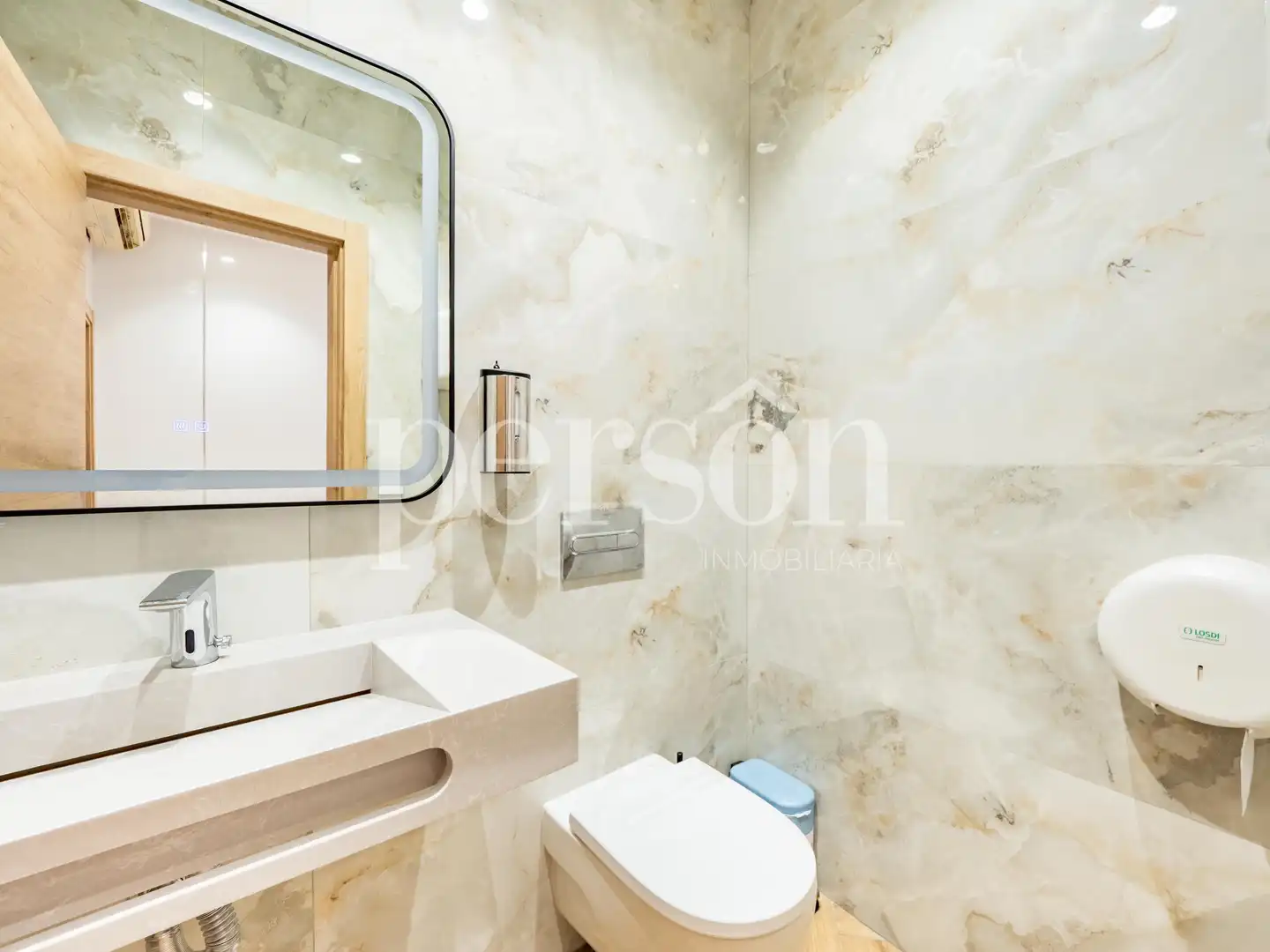 Business premises for transfer in L'Eixample, imagen 26
