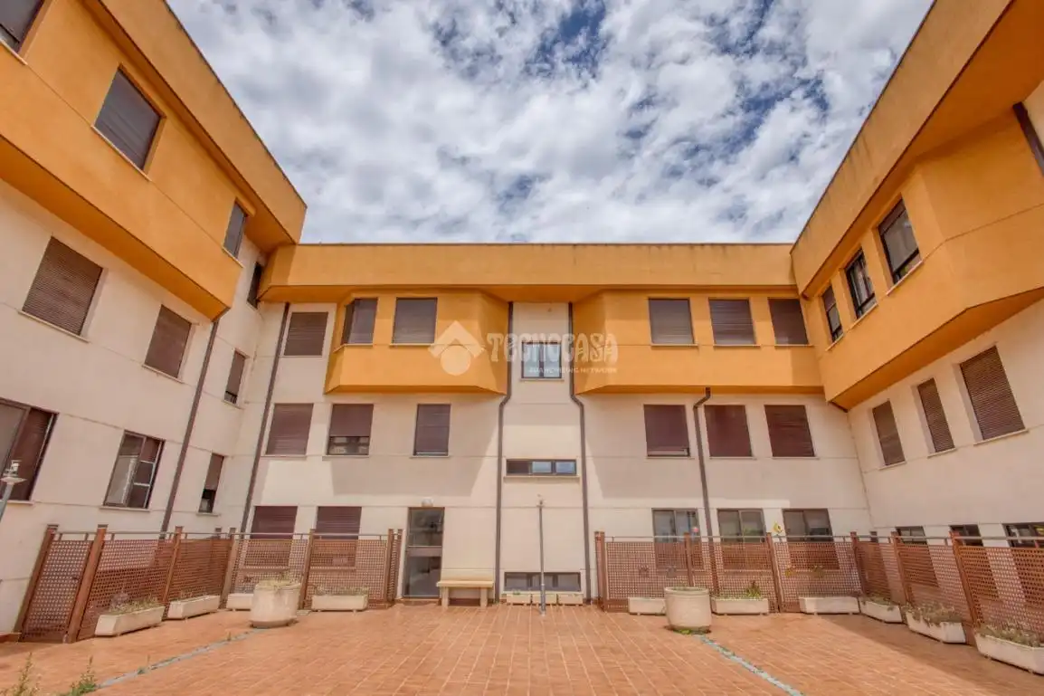 Vista exterior de Piso en venta en Arapiles con Calefacción, Trastero y Balcón