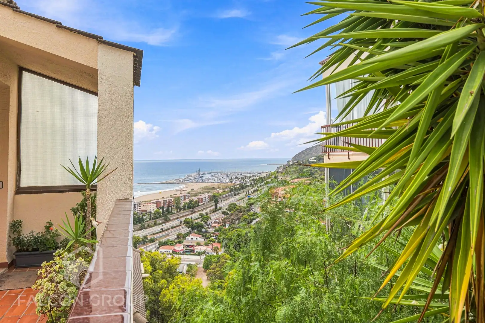 Exterior view of Flat for sale in Sitges  with Terrace, Swimming Pool and Balcony