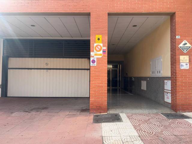 Garaje en Alquiler en Calle San Isidro Labrador, 12 en El Parador de las Hortichuelas