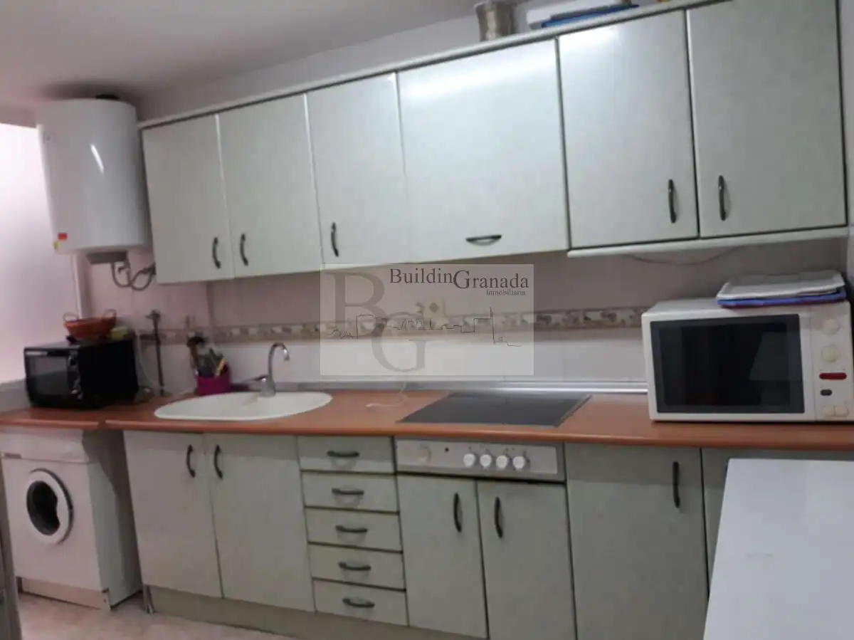 Cuina de Pis de lloguer en Granada amb Moblat, Microones i Balcó