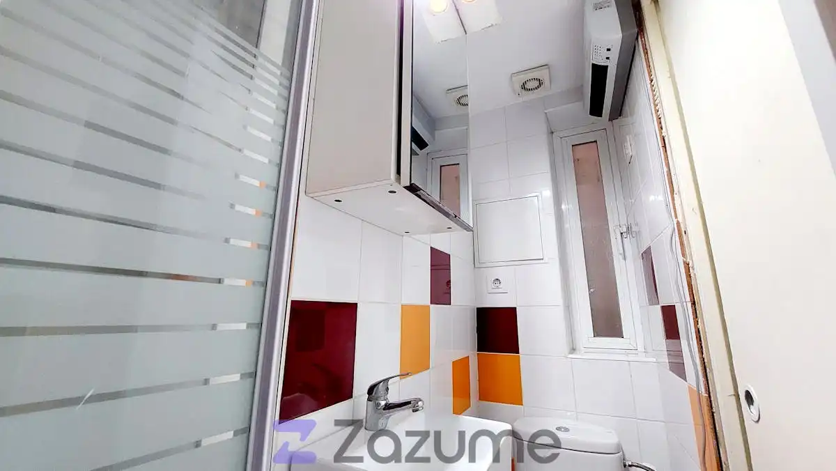 Bathroom of Lofts for rent in Madrid  with Air Conditioner, Oven and Washing machine