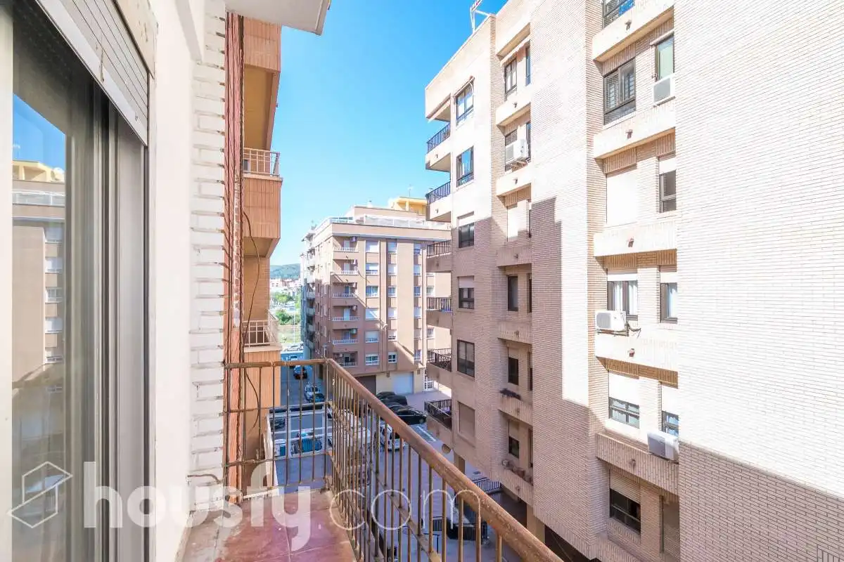 Vista exterior de Piso de alquiler en Sagunto / Sagunt con Aire acondicionado, Amueblado y Balcón