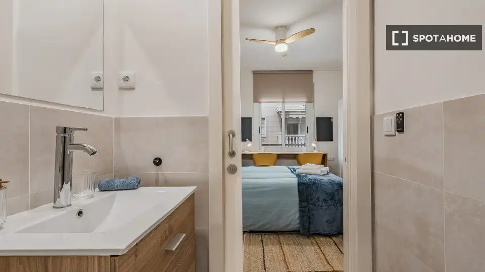 Bedroom of Flat for rent in L'Hospitalet de Llobregat  with Air Conditioner, Heating and Furnished