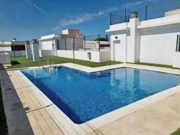 Baixos amb piscina en venda a Torre de Benagalbón
