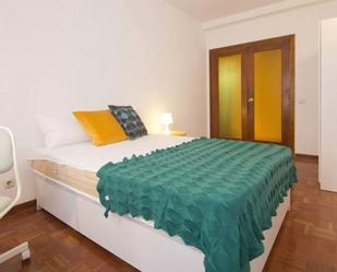 Bedroom of Flat to share in  Madrid Capital  with Heating, Washing machine and Internet