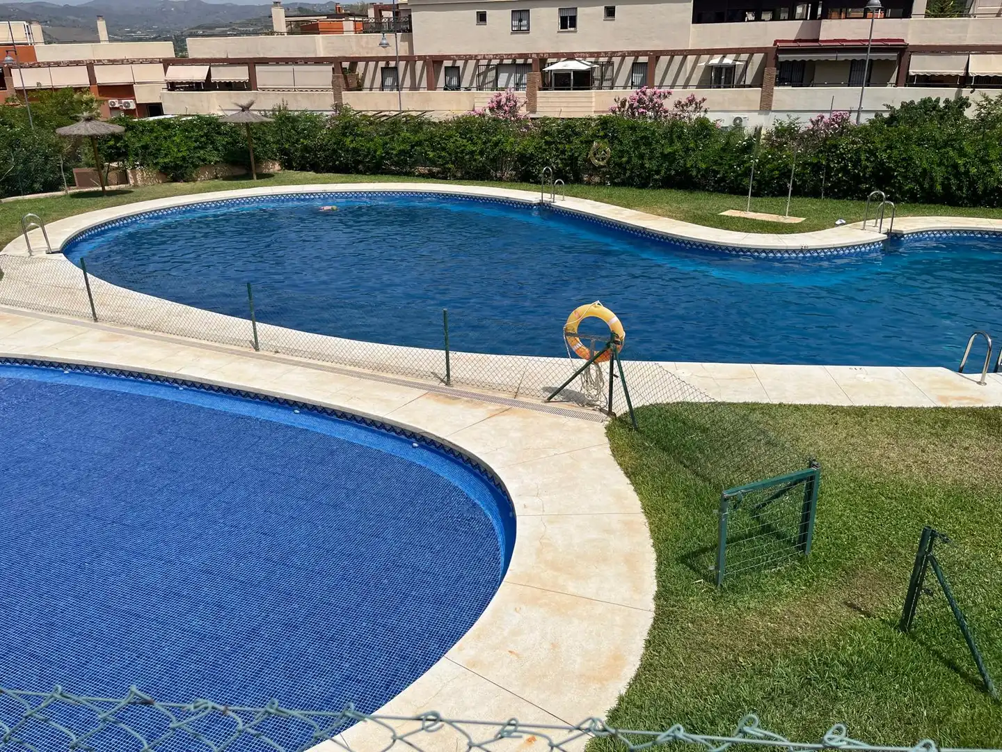 Piscina de Casa adosada en venta en Vélez-Málaga con Aire acondicionado, Calefacción y Jardín privado