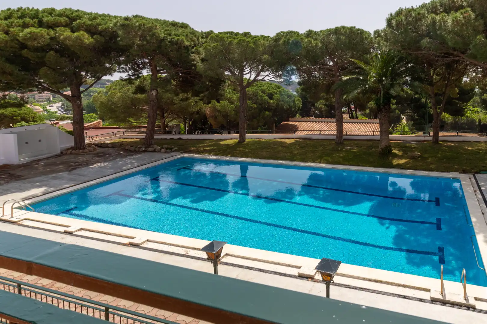 Piscina de Apartament de lloguer en Sant Feliu de Guíxols amb Moblat, Forn i Rentadora