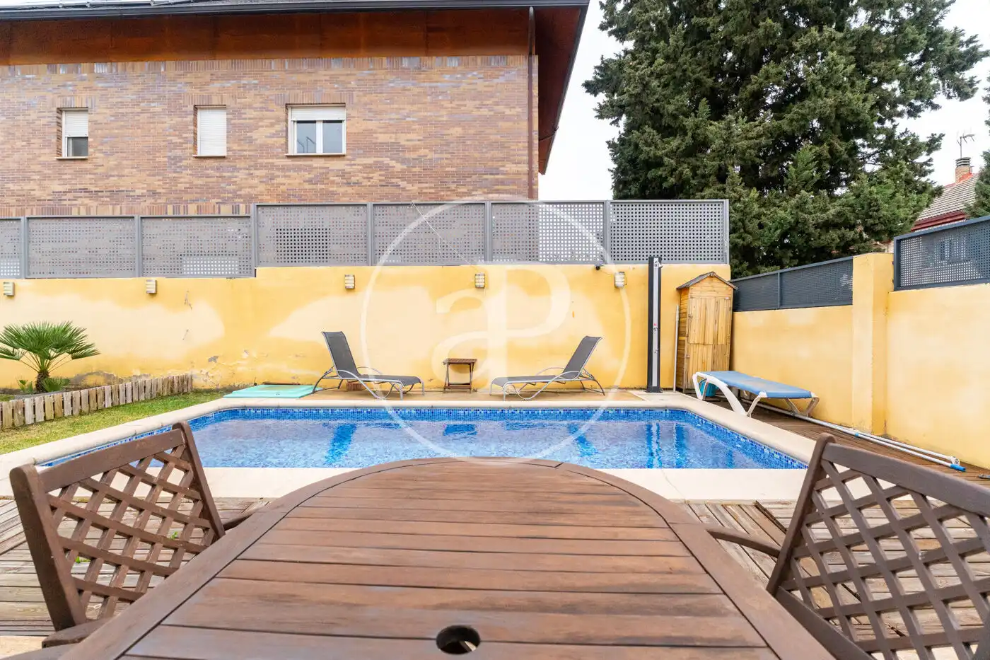 Piscina de Casa adosada en venda en Pozuelo de Alarcón amb Aire condicionat, Calefacció i Jardí privat