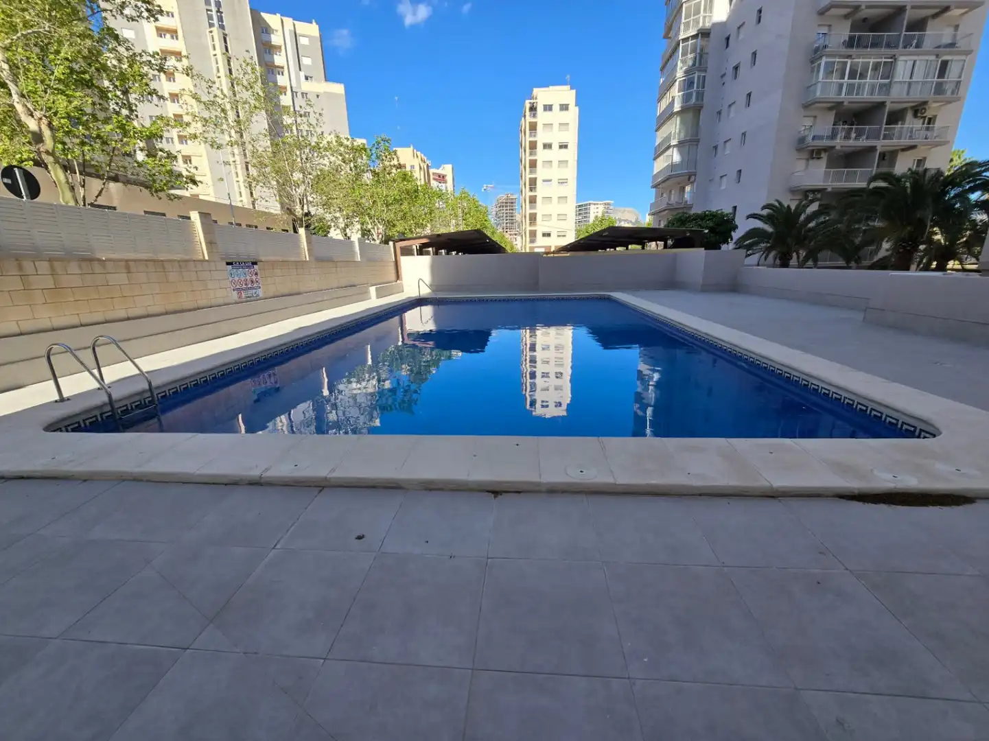 Schwimmbecken von Wohnungen zum Verkauf in Calpe / Calp mit Klimaanlage, Heizung und Privatgarten