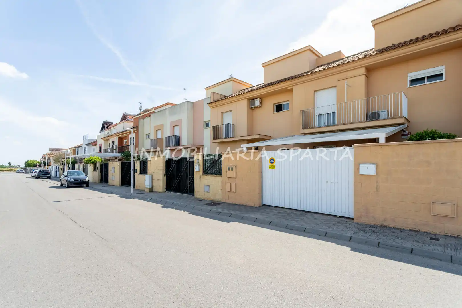 Vista exterior de Casa adosada en venta en Bollullos de la Mitación con Aire acondicionado, Terraza y Horno