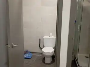 Bany de Local de lloguer en Barcelona amb Aire condicionat i Parquet