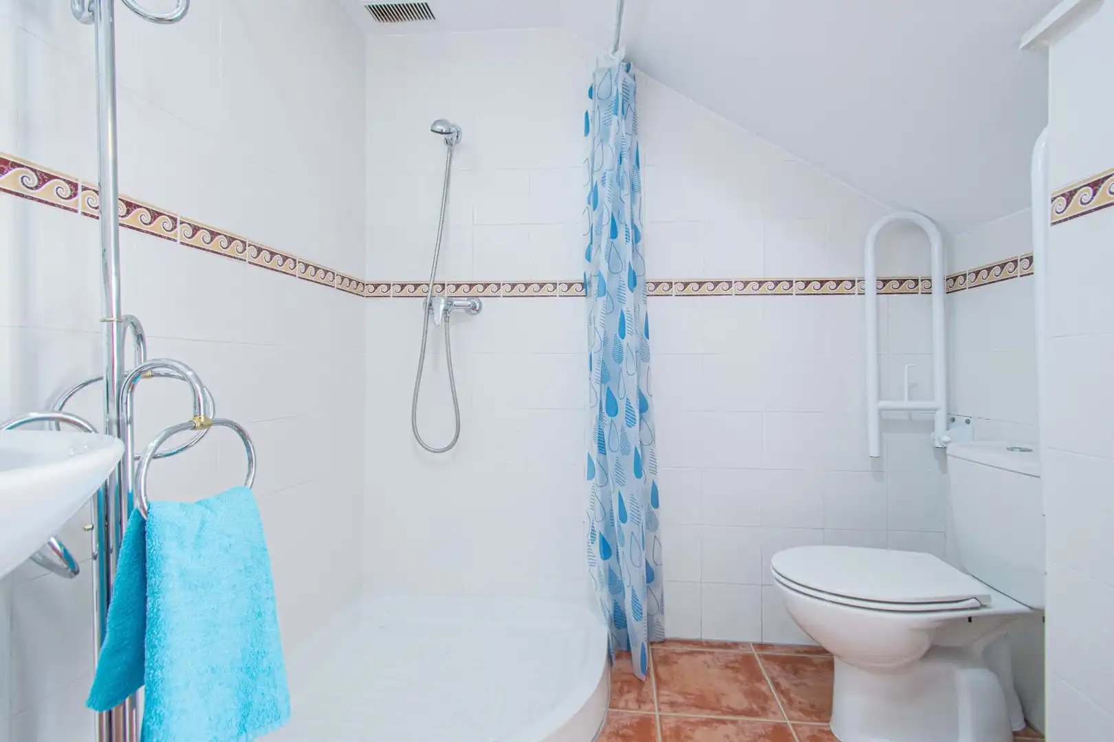 Bathroom of Detached homes for sale in Espartinas  with Air Conditioner and Furnished