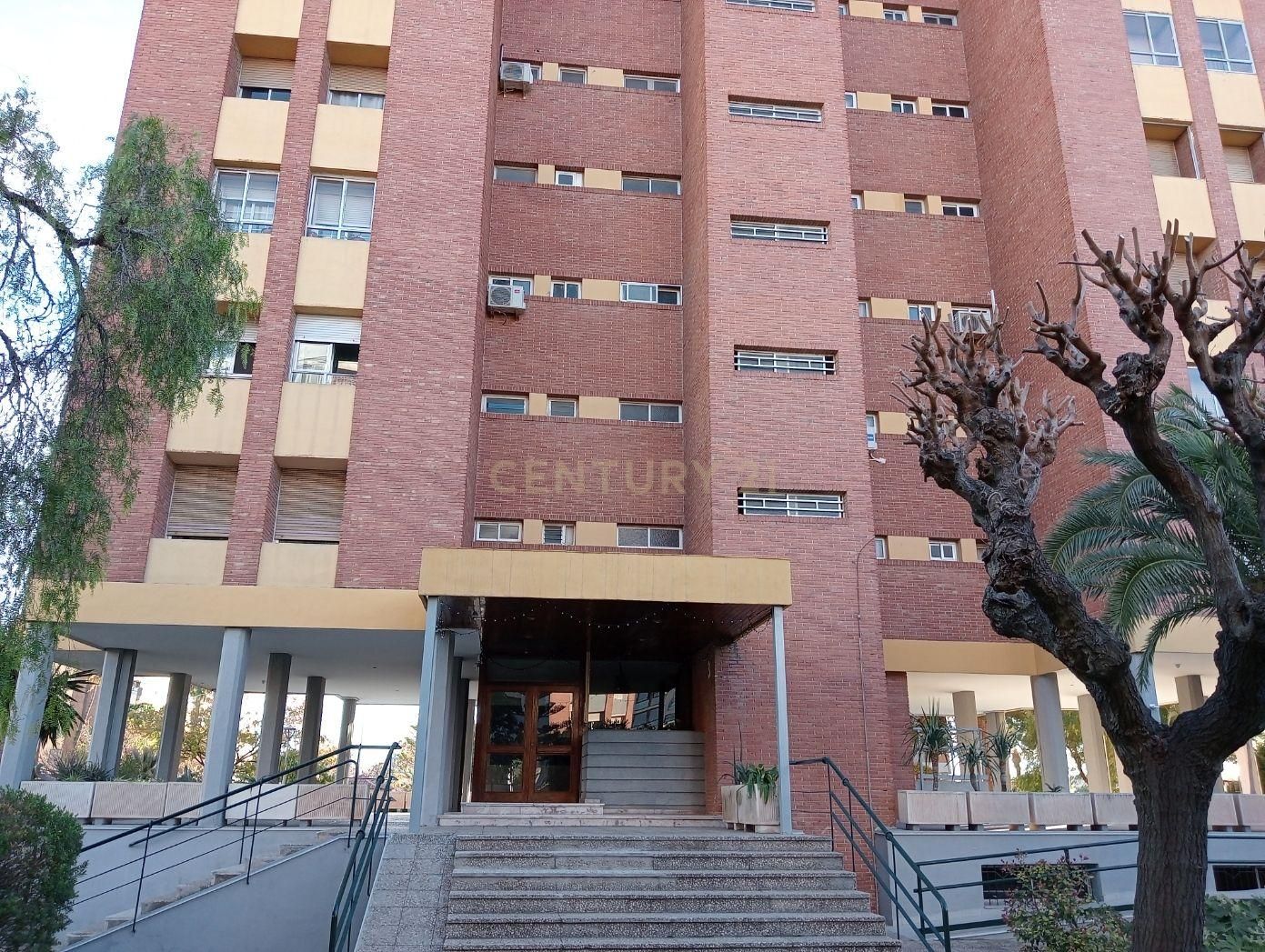 Außenansicht von Wohnungen zum Verkauf in Alicante / Alacant mit Privatgarten und Balkon