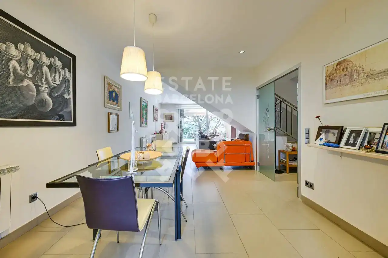 Wohnzimmer von Einfamilien-Reihenhaus zum Verkauf in Mataró mit Klimaanlage, Heizung und Terrasse
