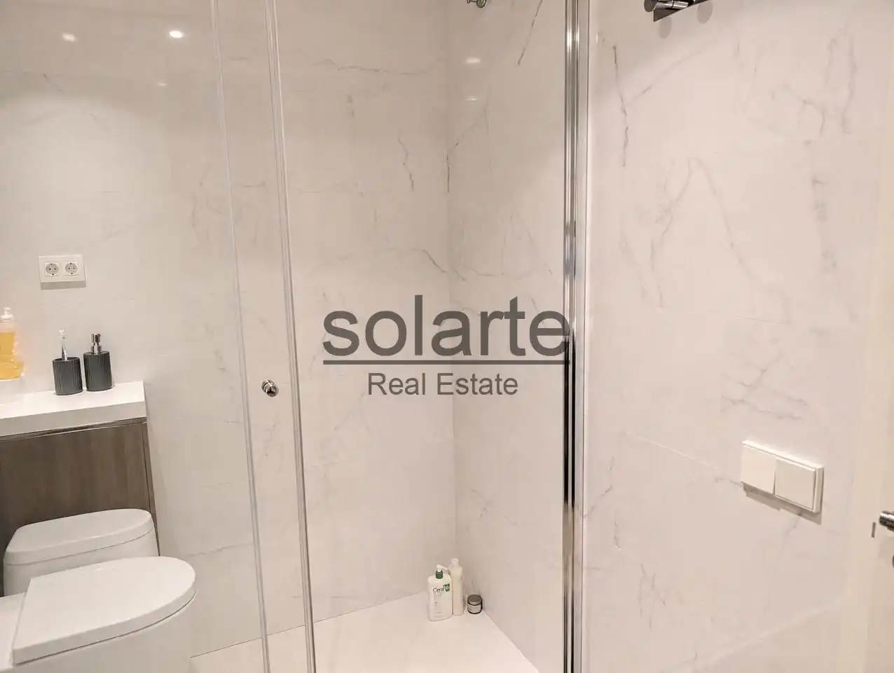 Baño de Piso para compartir en Cornellà de Llobregat con Aire acondicionado y Amueblado