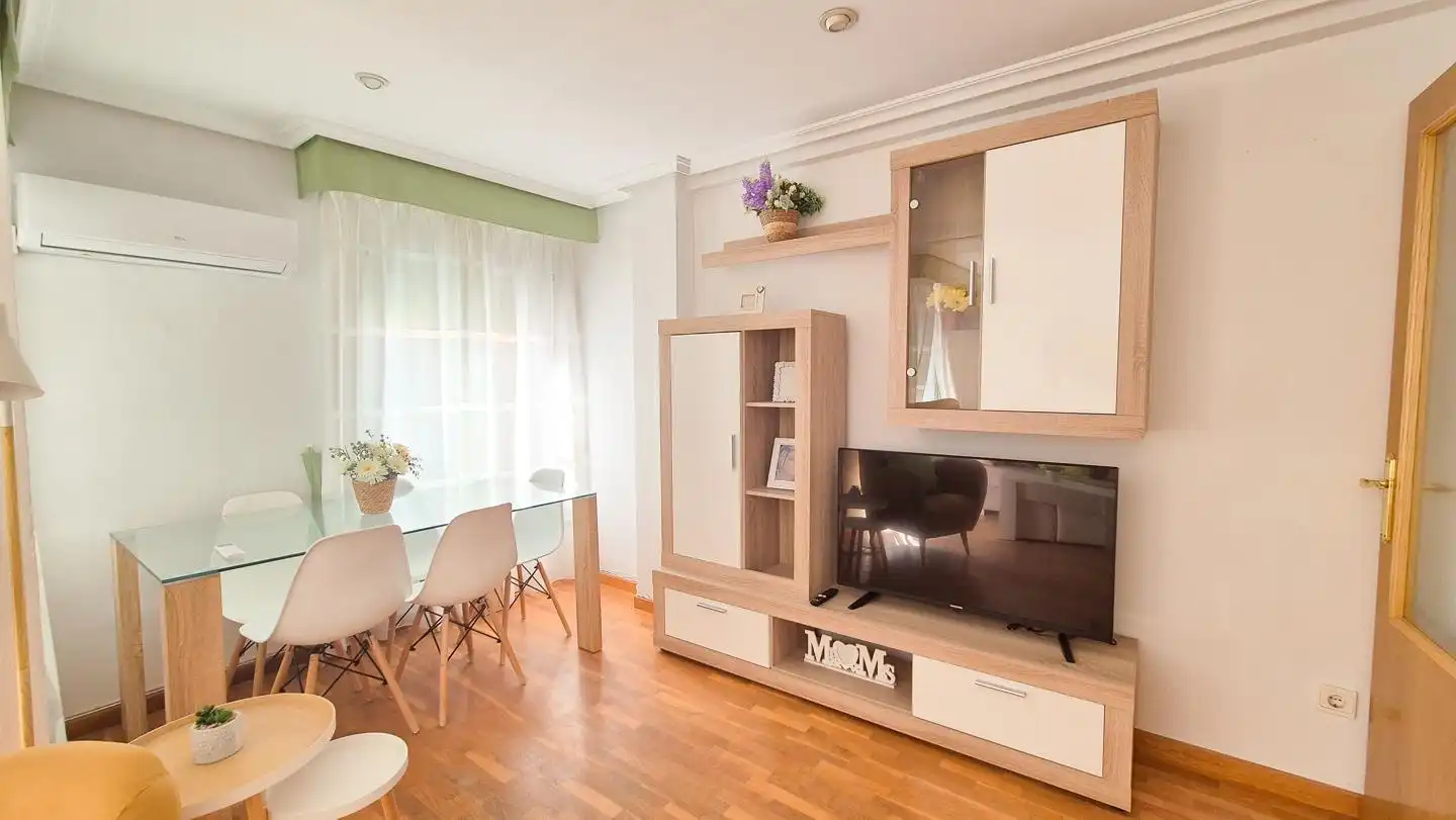 Flat for rent in Plaza Crevillente - Antiguos Juzgados - El Asilo