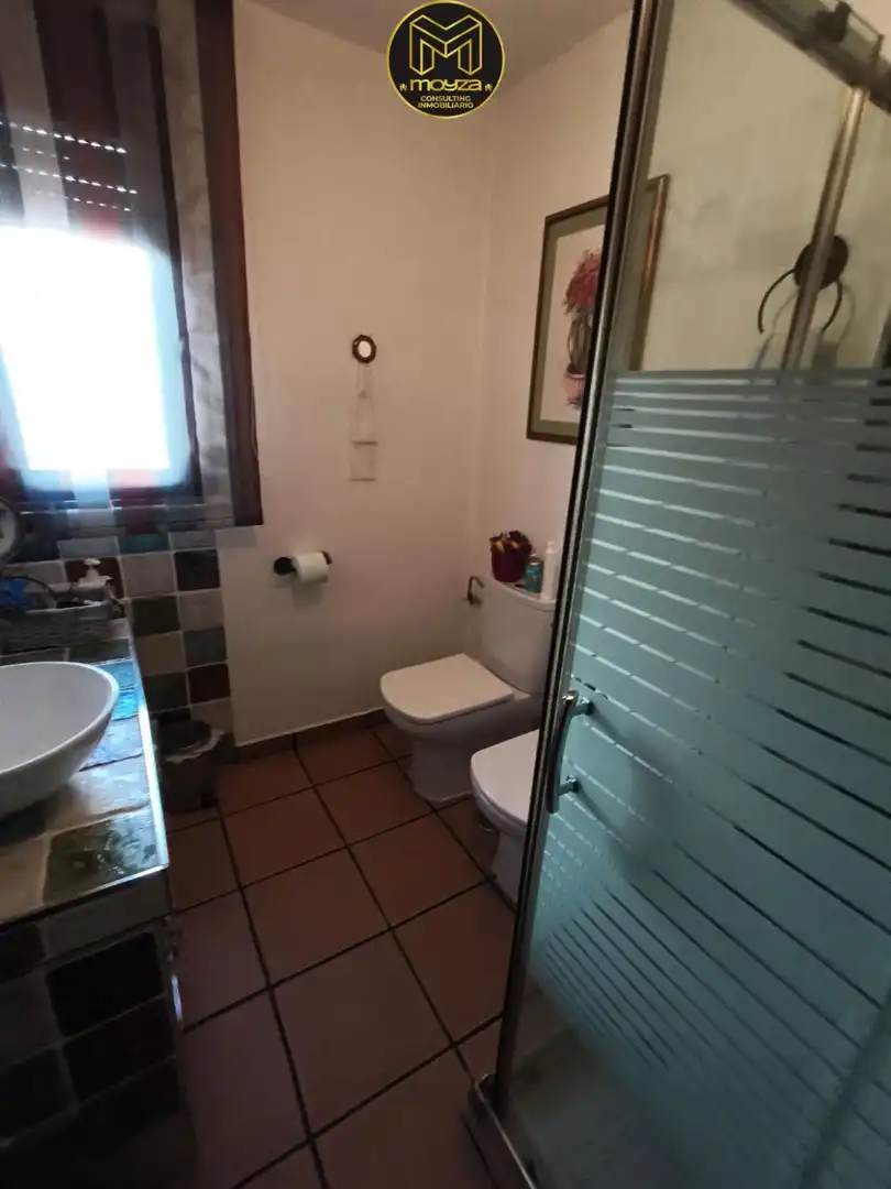 Bany de Casa o xalet en venda en Jaén amb Aire condicionat, Calefacció i Parquet