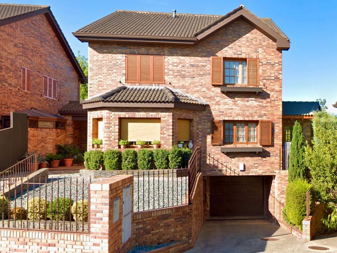 Vista exterior de Casa o chalet en venta en Las Rozas de Madrid con Aire acondicionado, Calefacción y Jardín privado