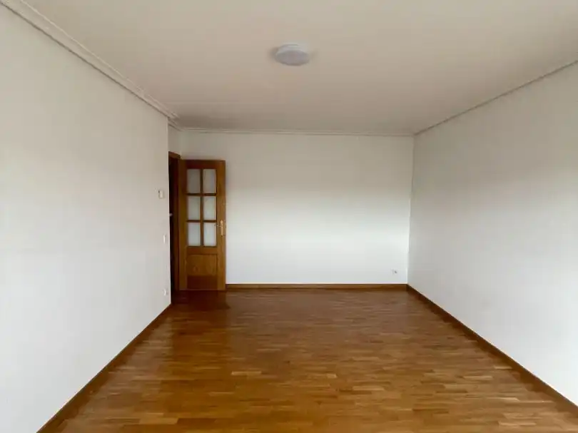 Sala d'estar de Pis en venda en  Logroño amb Balcó