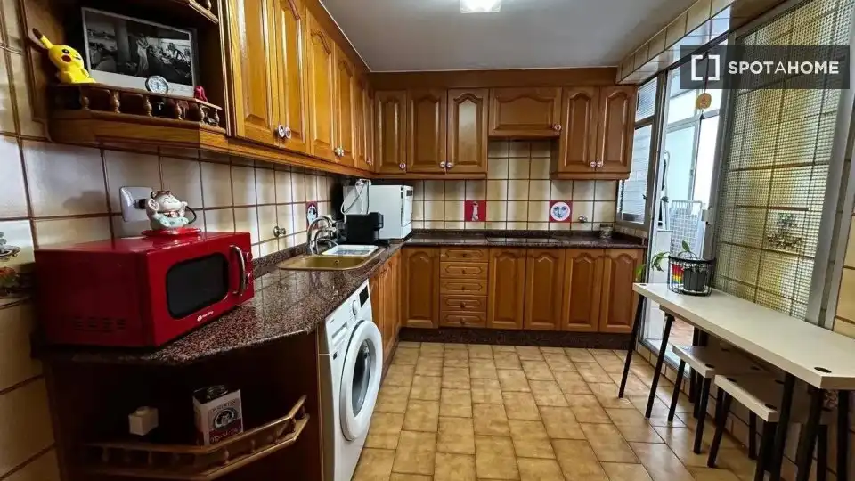 Flat with terrace to rent in Extramurs, imagen 5