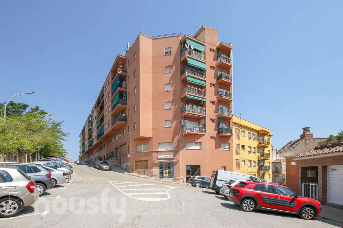 Vista exterior de Pis en venda en Abrera amb Aire condicionat i Balcó